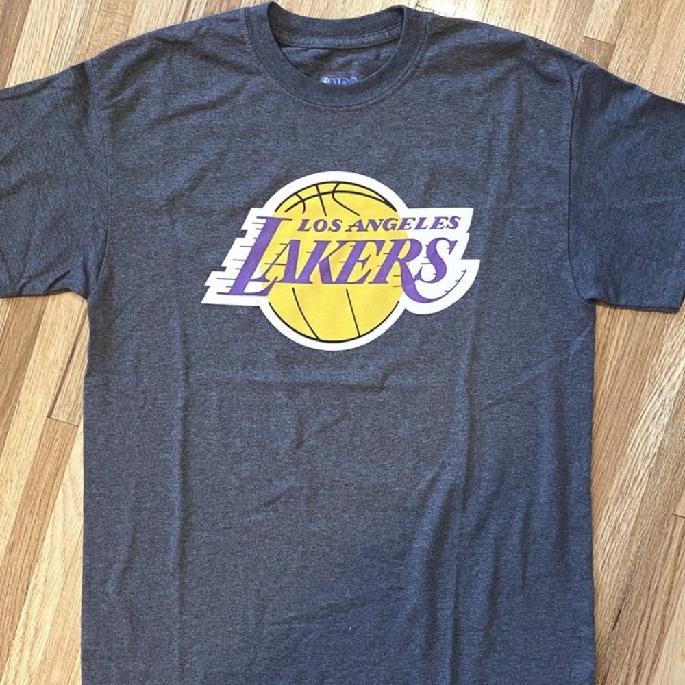 Adult Medium Lakers t-shirt. Charcoal grey.